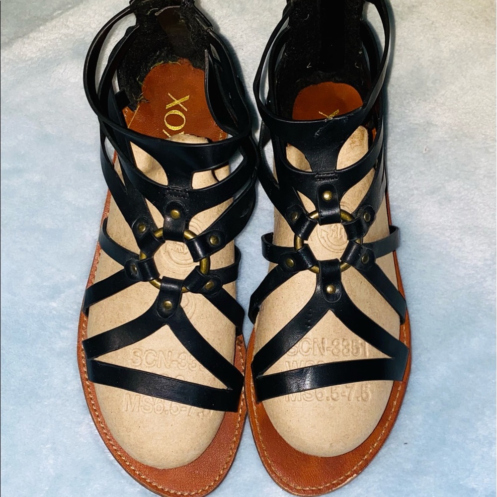 Women’s gladiator strappy flat sandal size 8